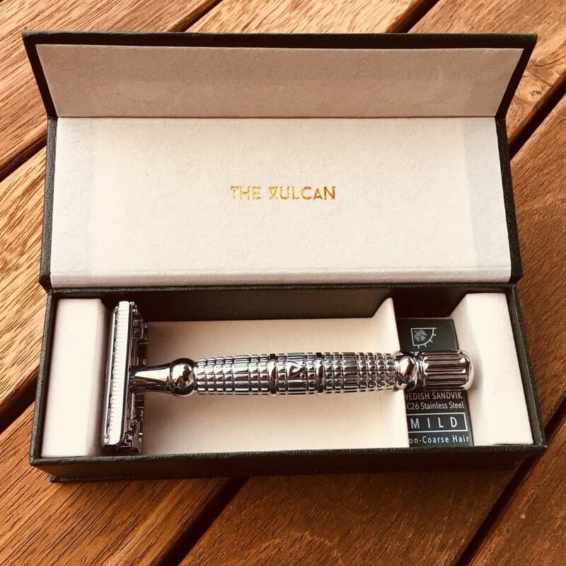 unboxing the Vulcan safety razor by Vikings